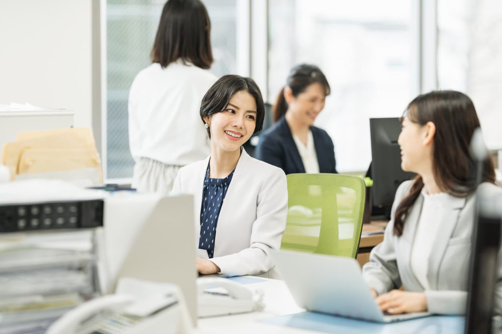 部下の不調に気を配る上司のイメージ