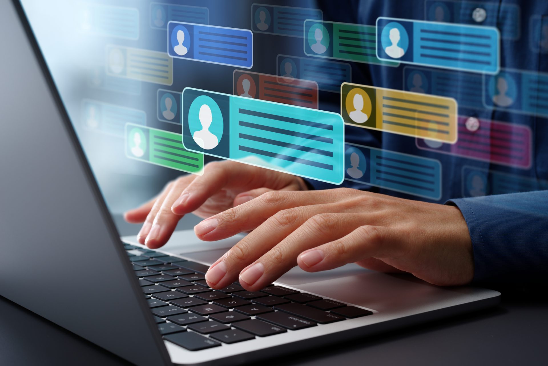 従業員のコミュニケーションと社内ソーシャルネットワークでのディスカッションフォーラムを通じた知識共有