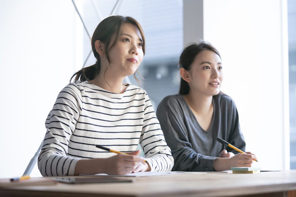 リワークのプログラムに取り組む従業員のイメージ